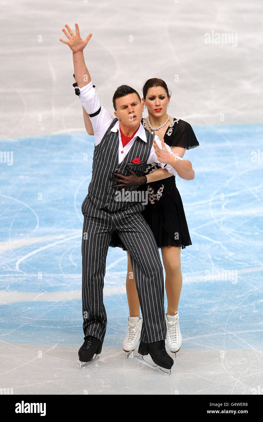 Die Italiener Charlene Guignard und Marco Fabbri in Aktion während der Vorrunde des Ice Dance Free Dance Wettbewerbs während der Europäischen Eiskunstlauf-Meisterschaften in der Motorpoint Arena, Sheffield Stockfoto