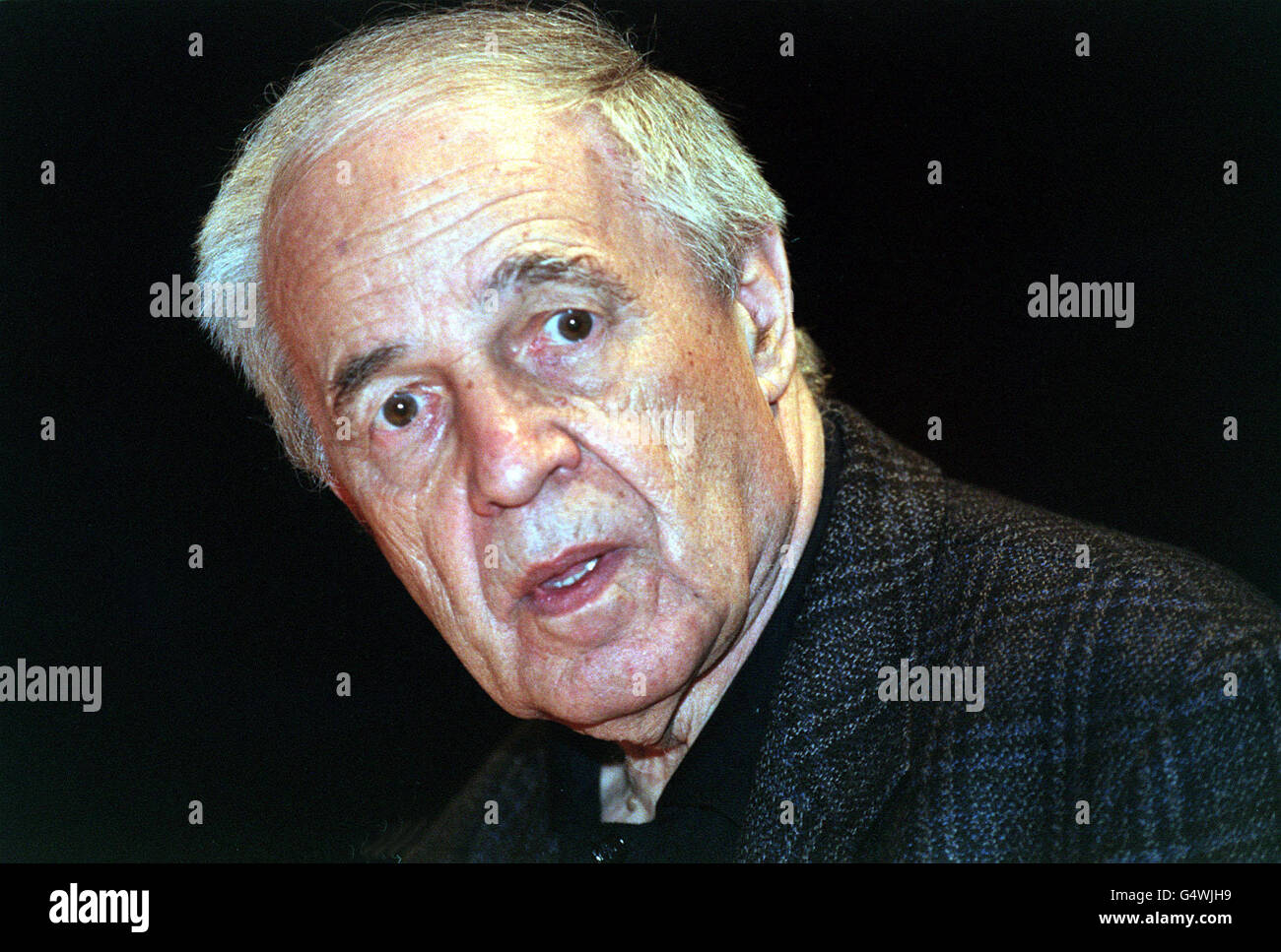 Pierre Boulez bei der Eröffnung des Londoner Barbican of Boulez 2000, einer Reihe von Konzerten mit dem London Symphony Orchestra zum 75. Geburtstag des französischen Dirigenten und Komponisten. Stockfoto