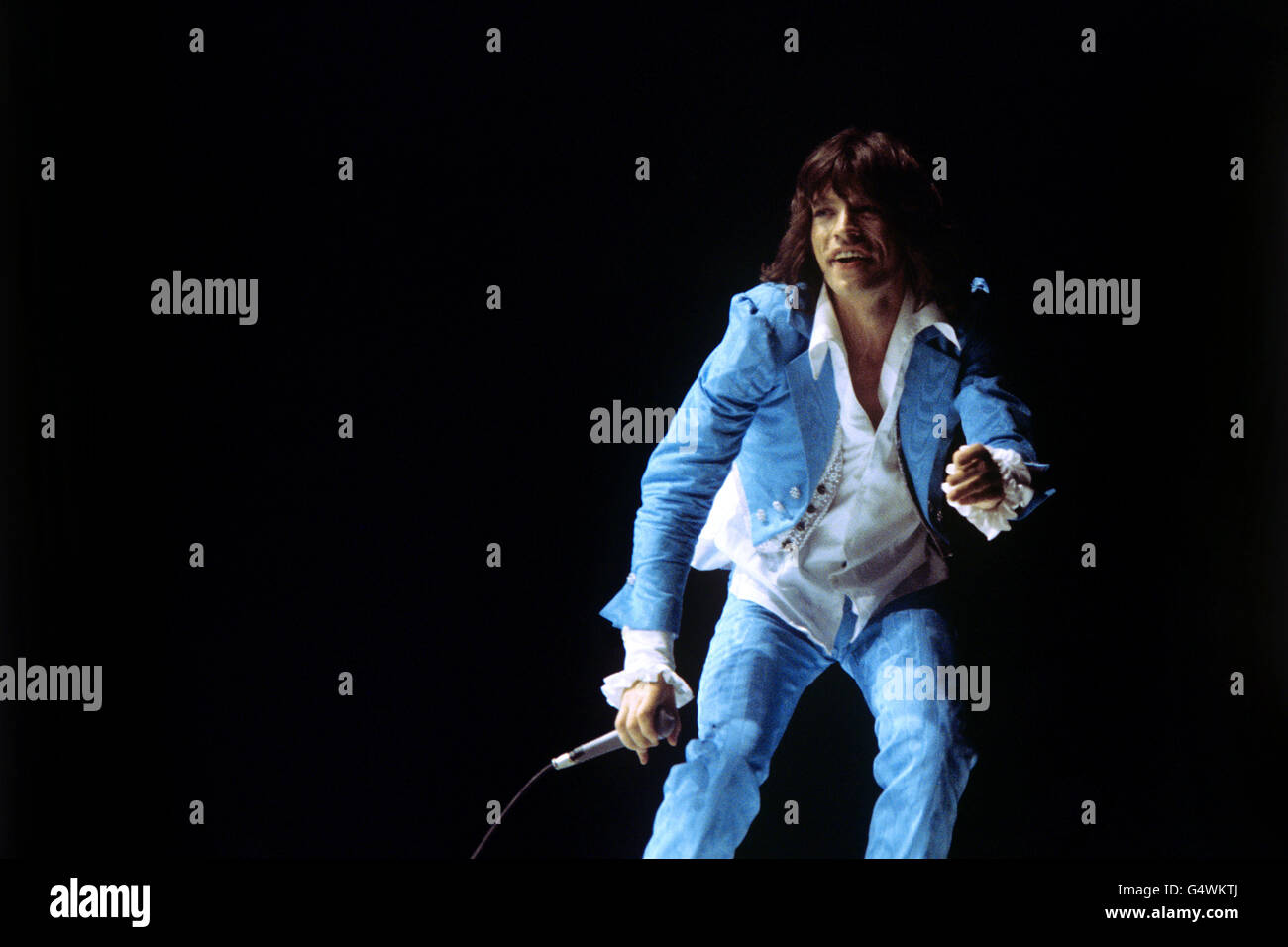 Mick Jagger, der Leadsänger bei den Rolling Stones, tritt mit der Band beim ersten Teil der Serie von London Concerts im Earl's Court auf. Stockfoto