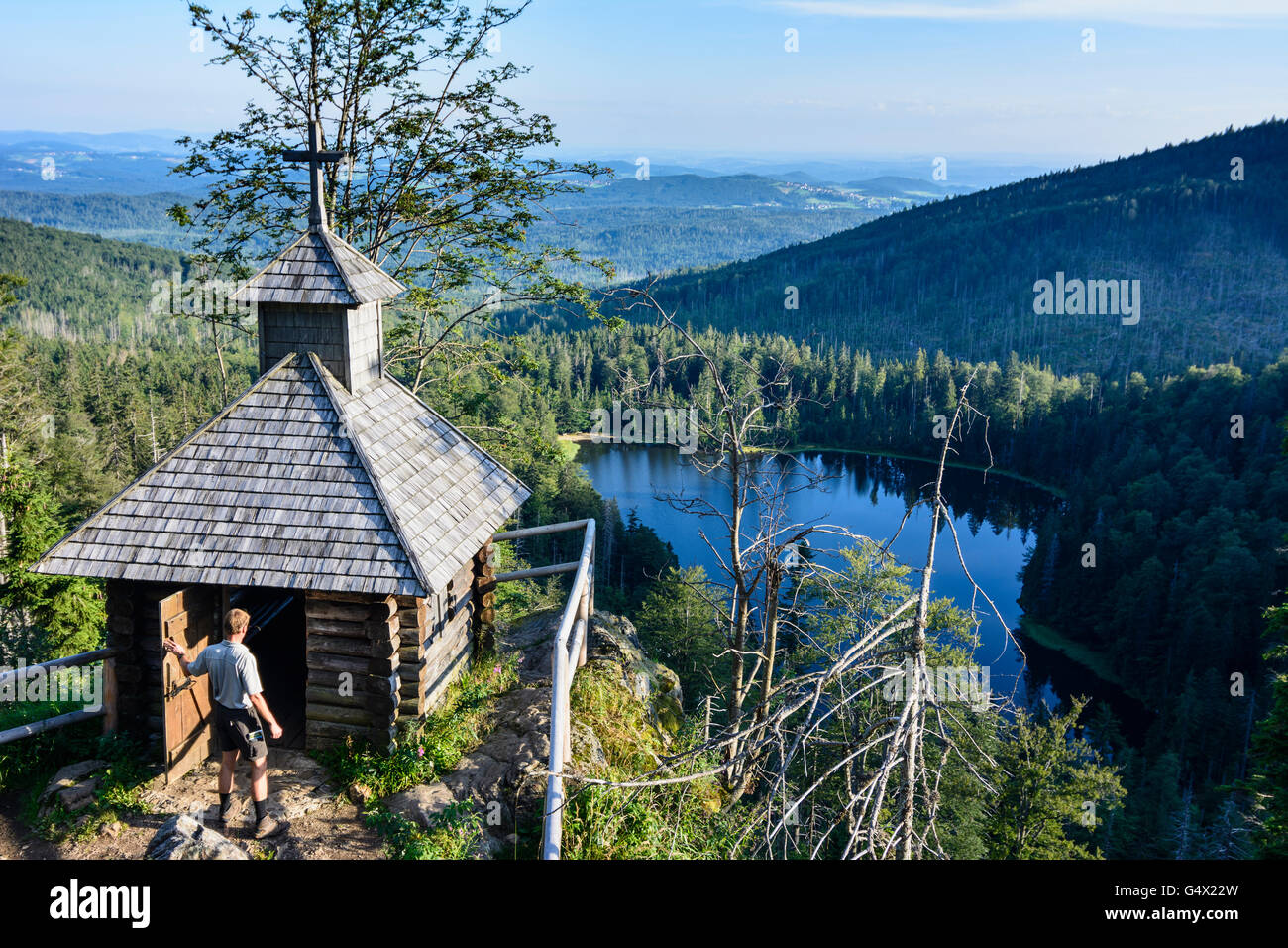 Kapelle Rachelseekapelle mit Blick auf See Rachelsee, Nationalpark Bayerischer Wald, Nationalpark Bayerischer Wald, Deutschland, Baye Stockfoto
