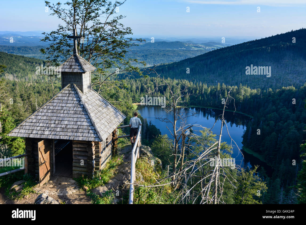Kapelle Rachelseekapelle mit Blick auf See Rachelsee, Nationalpark Bayerischer Wald, Nationalpark Bayerischer Wald, Deutschland, Baye Stockfoto