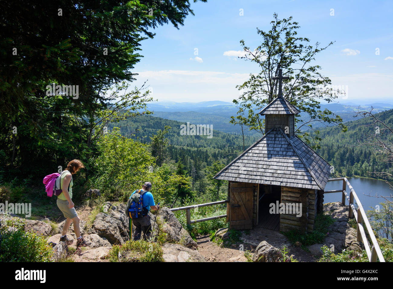 Kapelle Rachelseekapelle mit Blick auf See Rachelsee, Nationalpark Bayerischer Wald, Nationalpark Bayerischer Wald, Deutschland, Baye Stockfoto