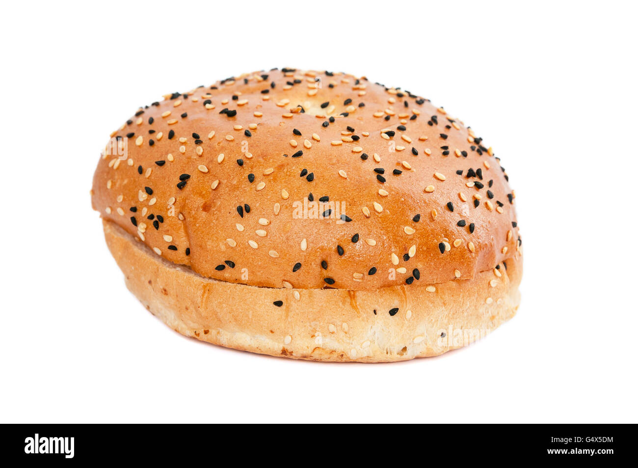 Burger-Brötchen mit Sesam isoliert auf weißem Hintergrund mit Beschneidungspfad Stockfoto