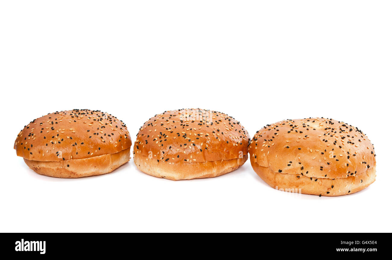 Drei Burger-Brötchen mit Sesam isoliert auf weißem Hintergrund mit Beschneidungspfad Stockfoto
