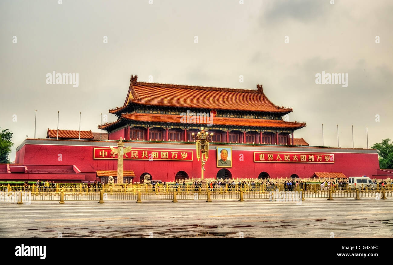 Peking, China - 14. Mai 2016: Die Tiananmen, Tor des himmlischen Friedens. Das Denkmal ist als ein nationales Symbol verbreitet. Stockfoto