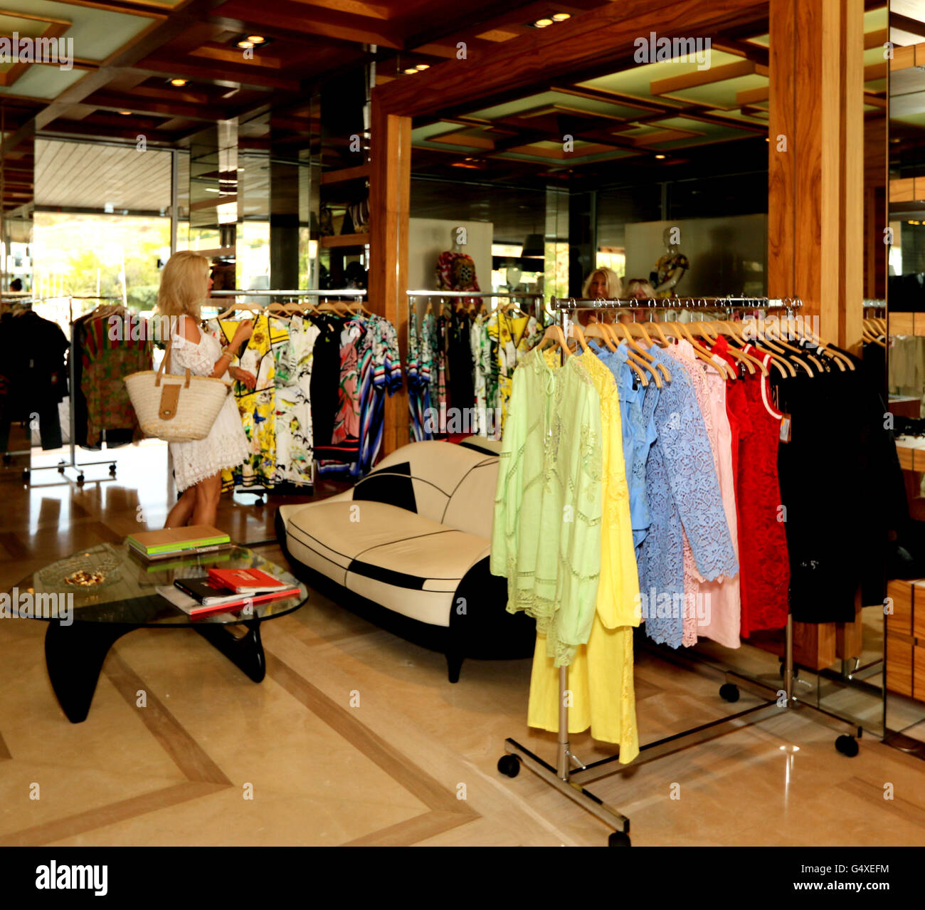 Einkaufen - Mode-Boutique - Best of Yachting - Port Adriano - 10., 11., 12. Juni 2016 - Philippe Starck entworfen, Marina Stockfoto