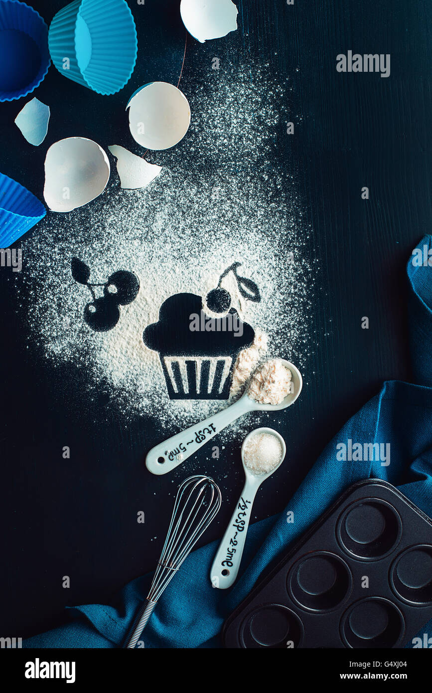 Backen Rezept: Kirsch-Muffins Serie "Rezepte und Absichten" Stockfoto