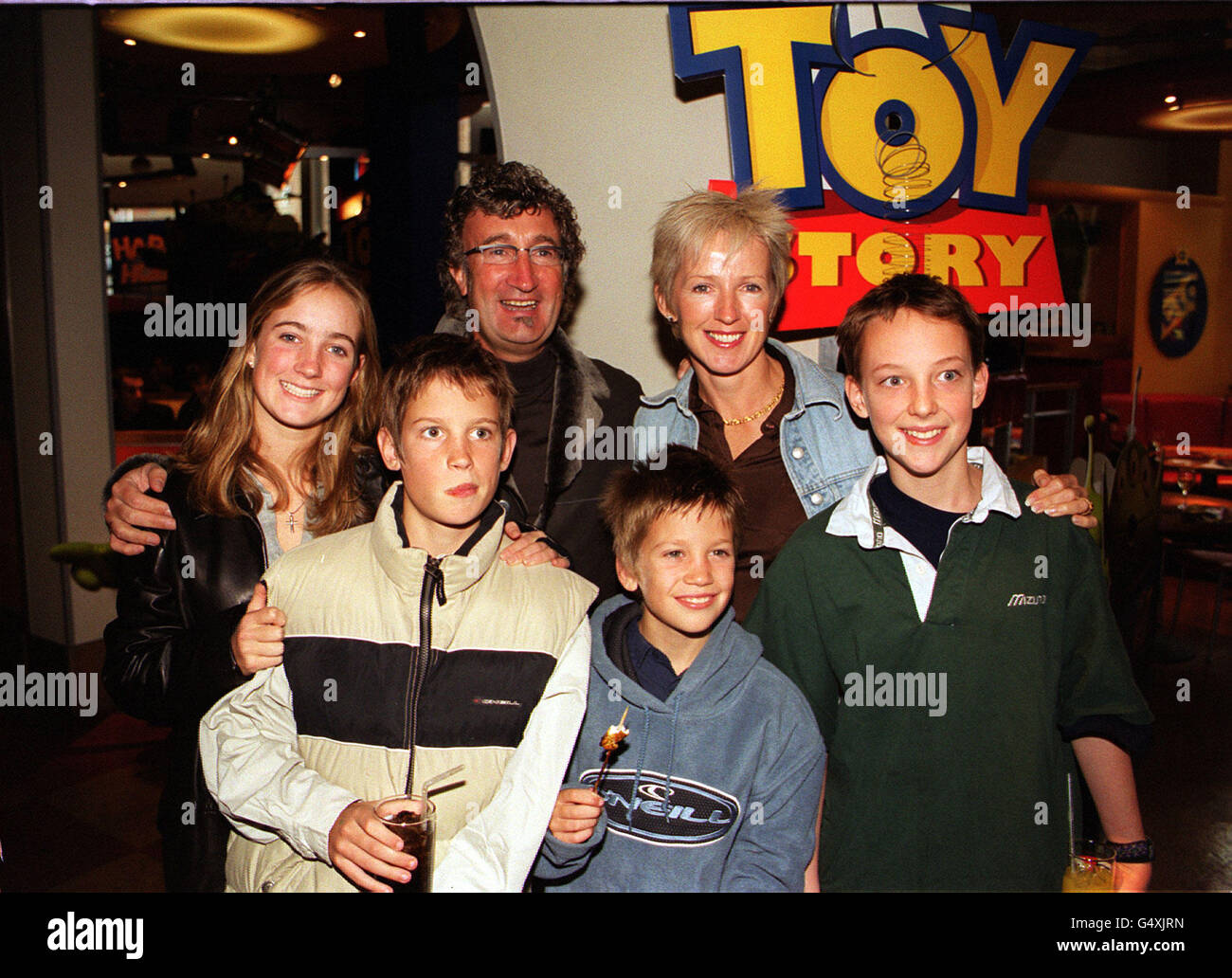 Eddie Jordan, Teamchef des Jordan Formel-1-Teams, kommt zur britischen Filmpremiere von Toy Story 2 im Warner Village Cinema in Finchley, London. Stockfoto