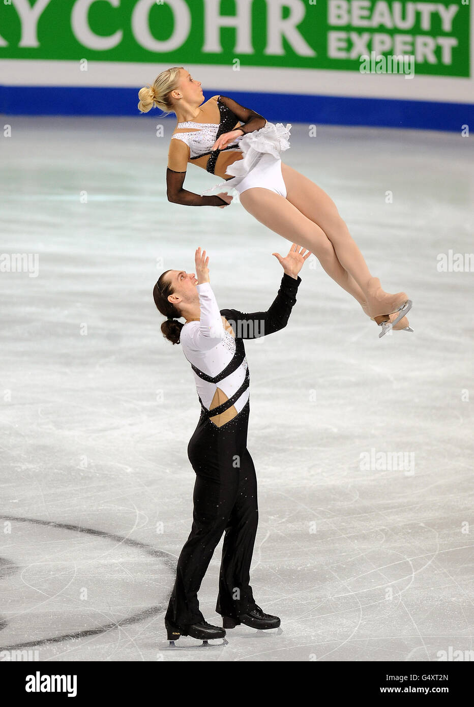 Wintersport - Eiskunstlauf-Europameisterschaften 2012 - Tag Drei - Sheffield. Bulgariens Maria Paliakova und Michail Fomitschew Stockfoto Wintersport - Eiskunstlauf-Europameisterschaften 2012 - Tag Drei - Sheffield. Bulgariens Maria Paliakova und Michail Fomitschew Stockfoto