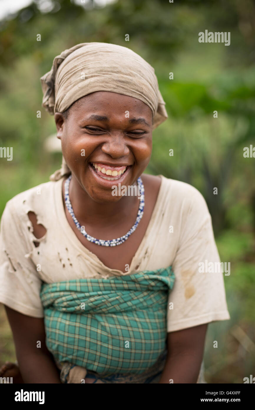 Eine Frau im ländlichen Kasese District, Uganda, Ostafrika. Stockfoto