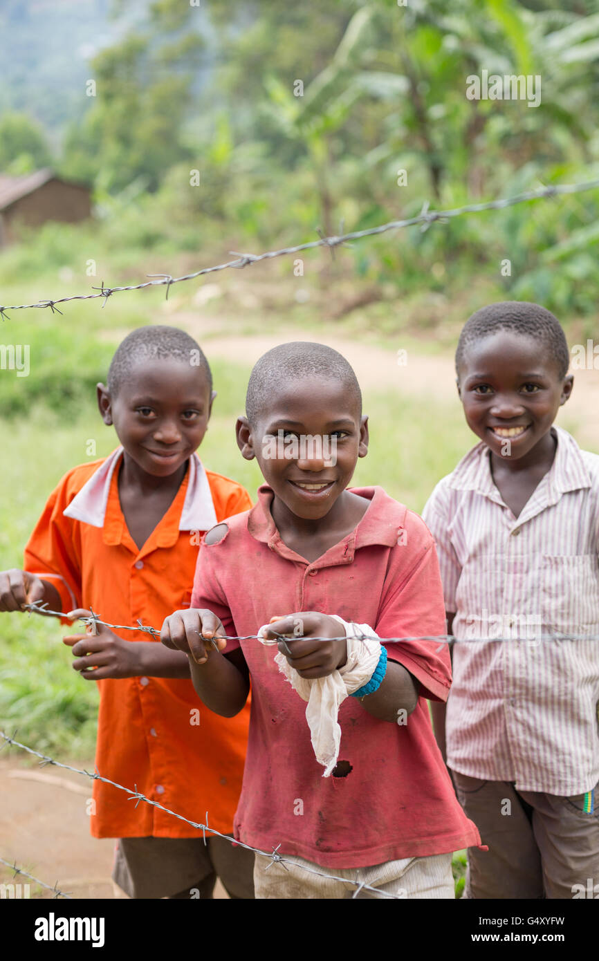 Glückliche Kinder in ländlichen Kasese District, Uganda, Ostafrika. Stockfoto