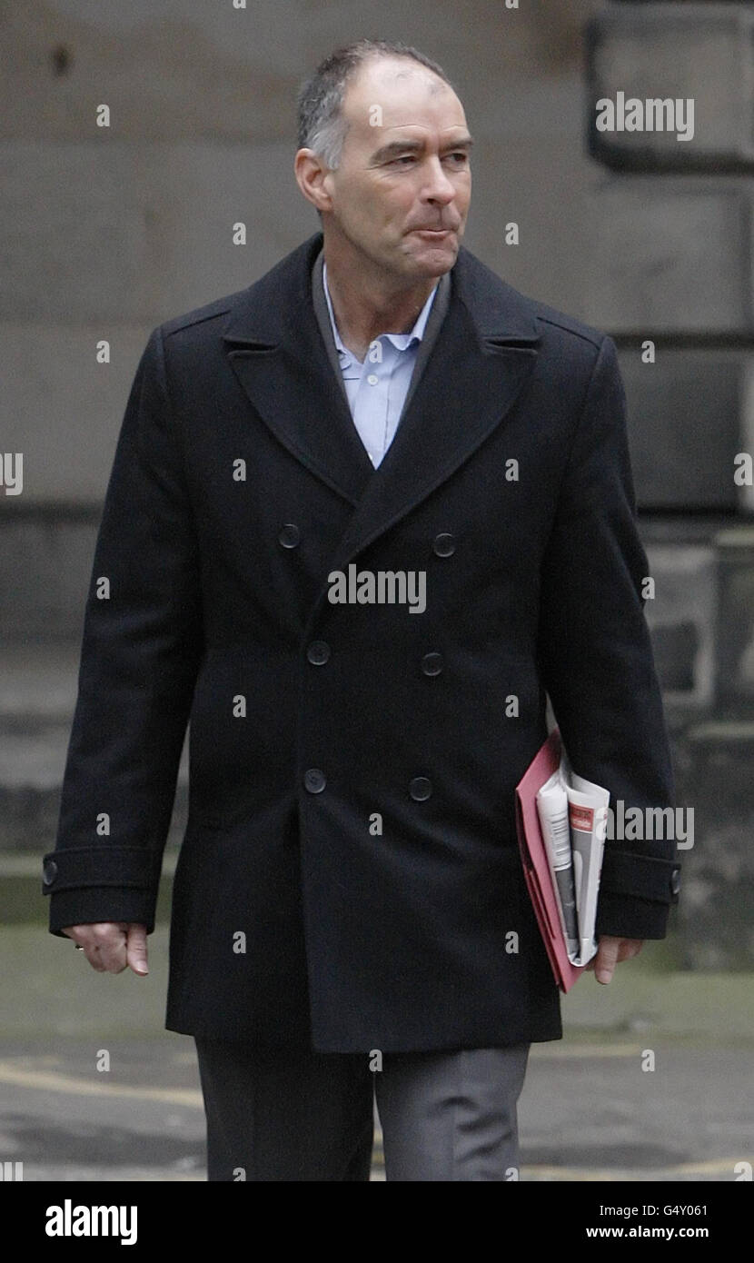 Der ehemalige MSP Tommy Sheridan trifft in der letzten Runde eines langjährigen Rechtsstreits um seine Schadensersatzansprüchen aus den Nachrichten der Welt am Court of Session in Edinburgh, Schottland, ein. Stockfoto