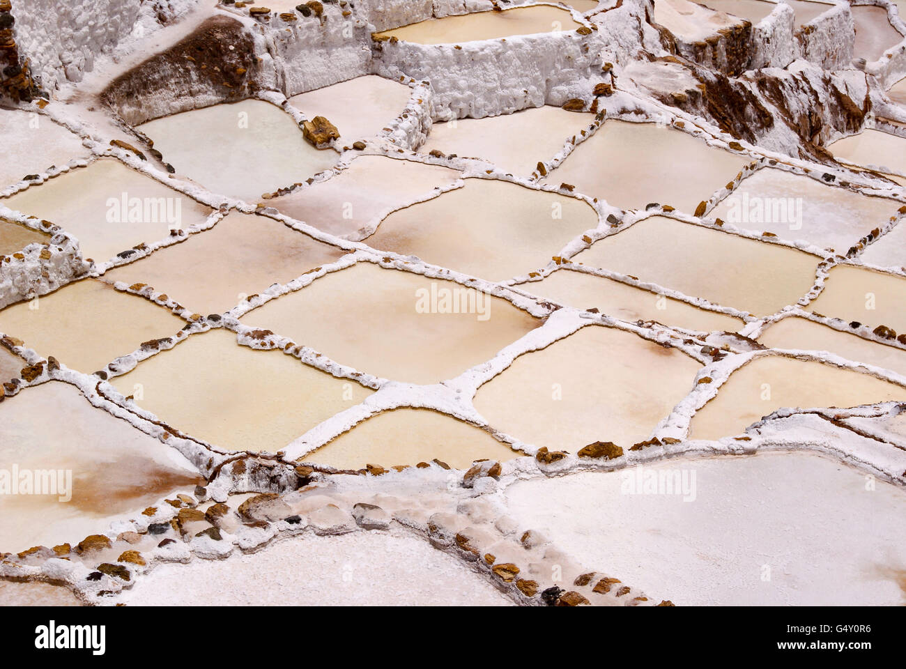 Peru, Urubamba, Salinas de Maras Salz Terrassen Stockfoto