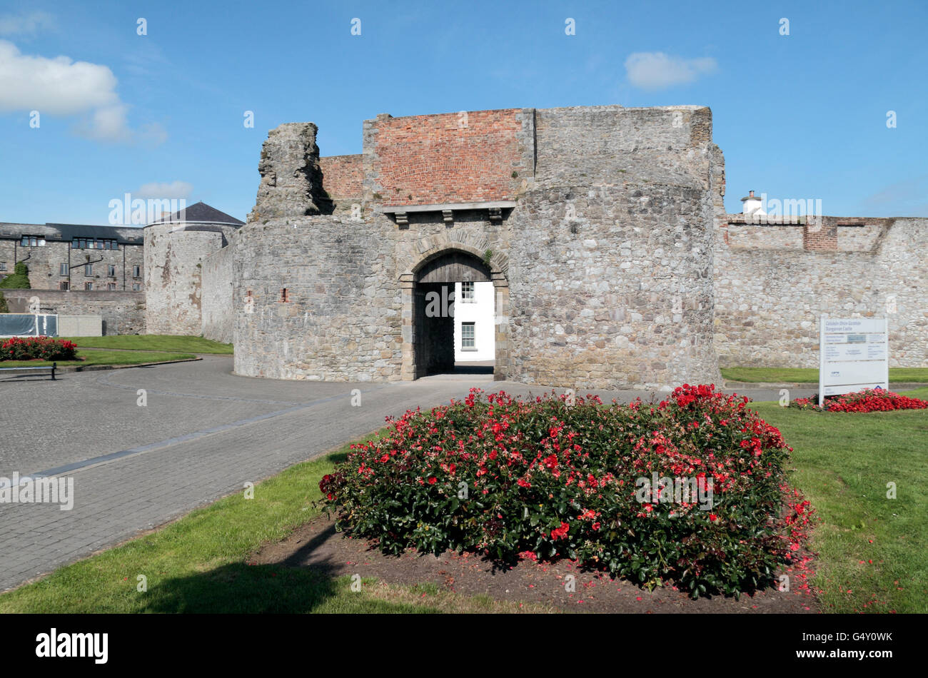 Eingangstor in Dungarvan Castle (King John's Norman Castle), Dungarvan, Co. Waterford, Irland (Eire). Stockfoto