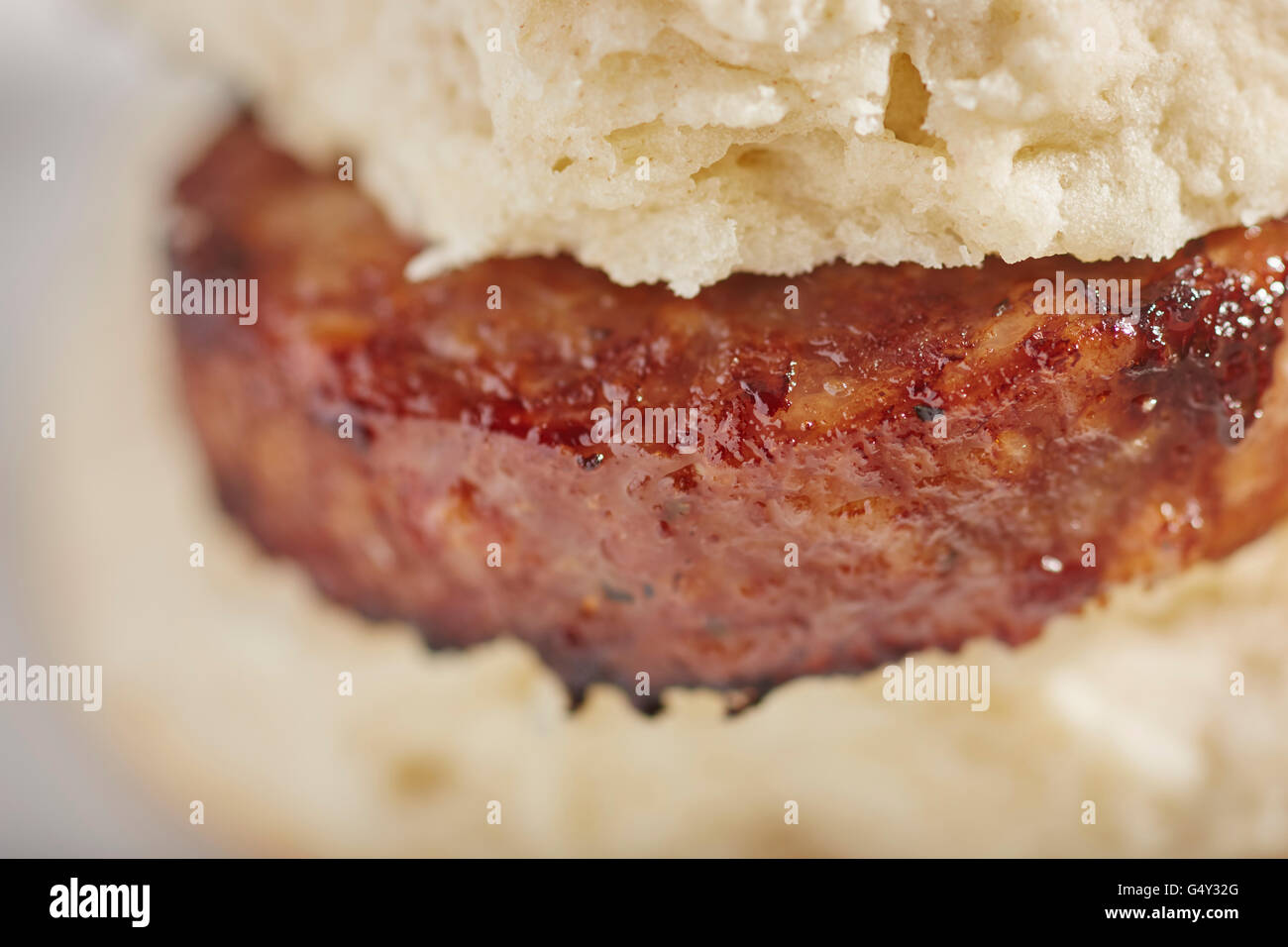 Wurst-Keks, ein klassisches Sandwich des ländlichen Amerika. Stockfoto