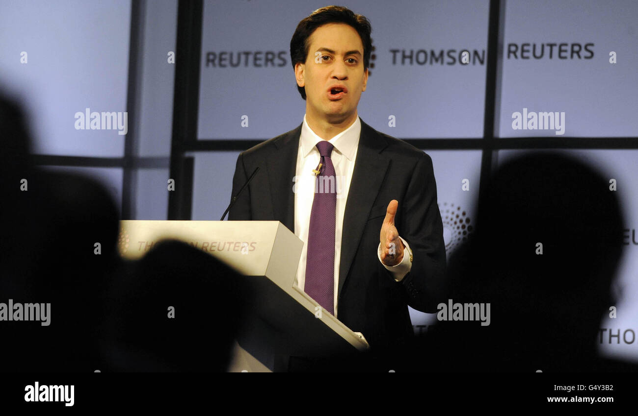 Ed Miliband hielt eine Rede im Thompson Reuters Building, Canary Wharf, London, wo er Banker davor warnte, dass sie Veränderungen annehmen oder sich sozialer Isolation stellen müssten. Stockfoto