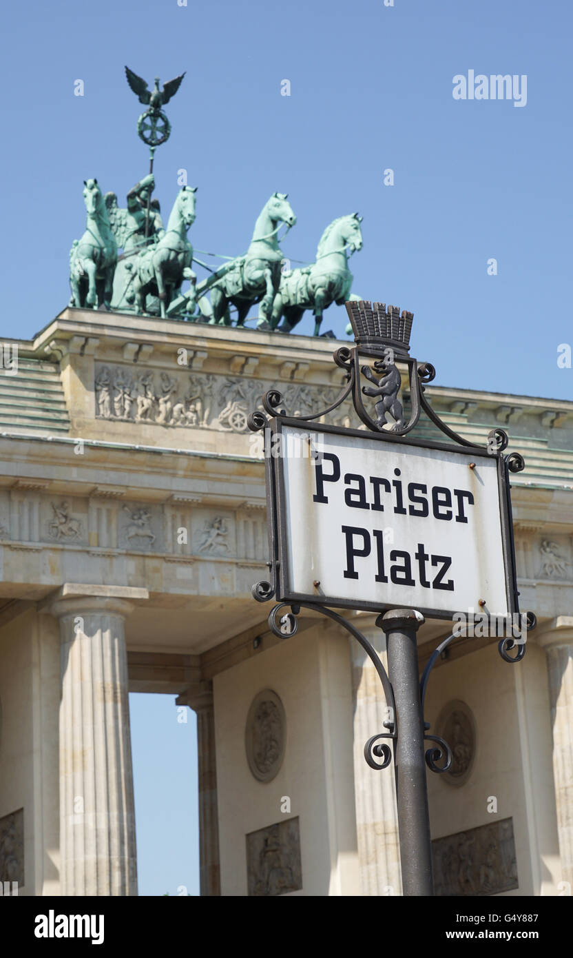 Paris-Platz mit Brandenburger Tor, Wahrzeichen der deutschen Wiedervereinigung, Berlin, Deutschland Stockfoto