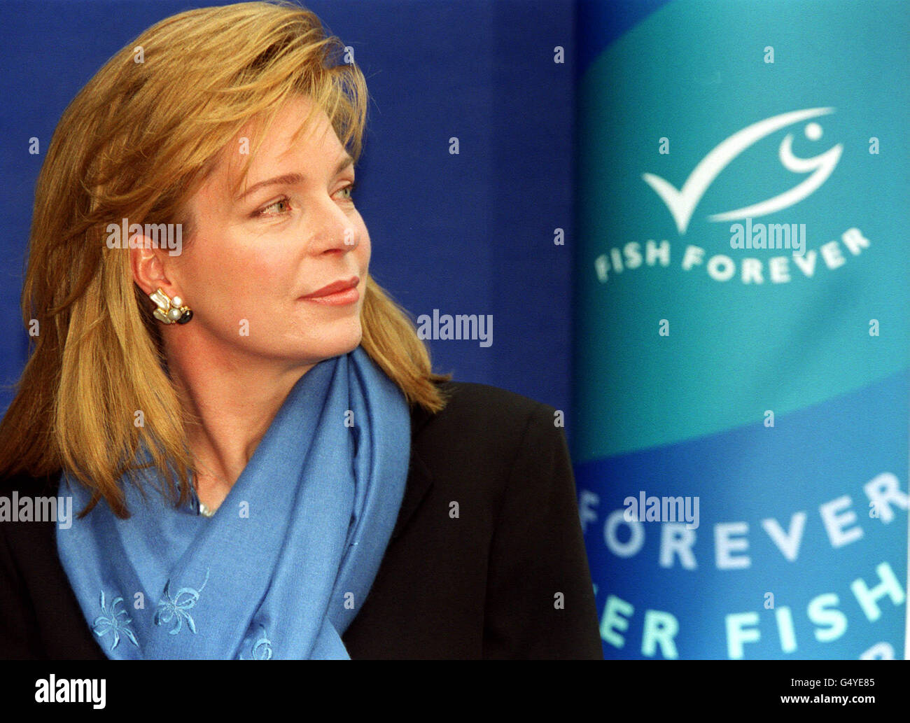 Königin Noor von Jordanien beim Start einer neuen britischen Kampagne "Fish Forever" bei Fish! Restaurant, South East London. Die Kampagne zielt darauf ab, nachhaltige Fangpraktiken durch ein verbraucherorientiertes Kennzeichnungssystem zu fördern. * ...und wird von der internationalen Londoner Wohltätigkeitsorganisation Marine Stewardship Council ins Leben gerufen und von der Duke of Edinburgh unterstützt, zielt darauf ab, nachhaltige Fischereipraktiken durch ein verbraucherorientiertes Kennzeichnungssystem zu fördern. Stockfoto