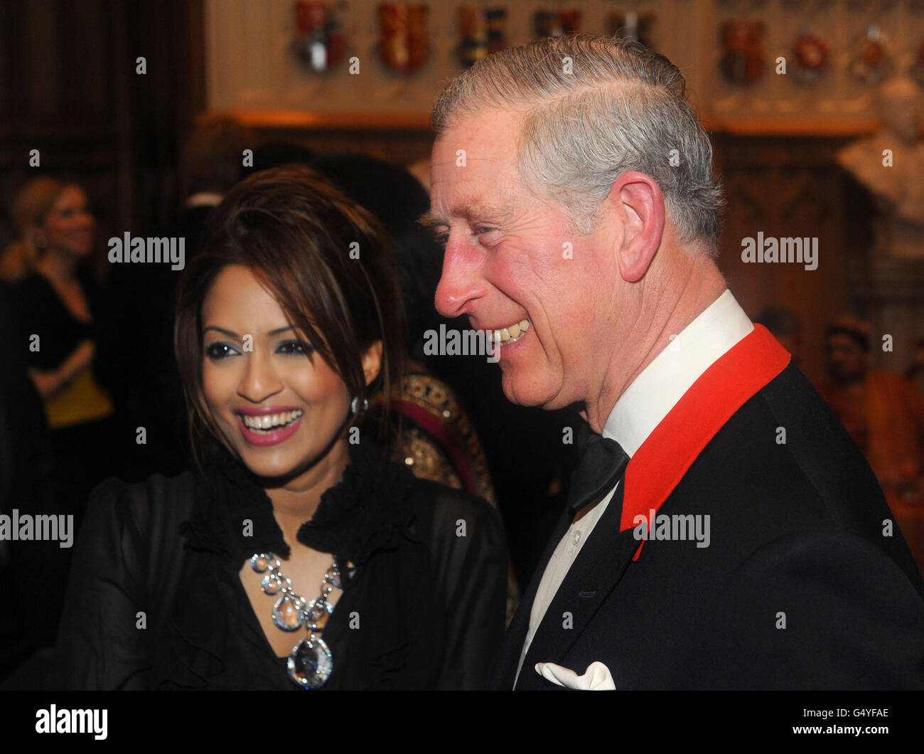 Der Prinz von Wales trifft Tasmin Lucia Khan bei einem Empfang und Abendessen für Unterstützer des British Asian Trust im Windsor Castle in Windsor, Berkshire. Stockfoto