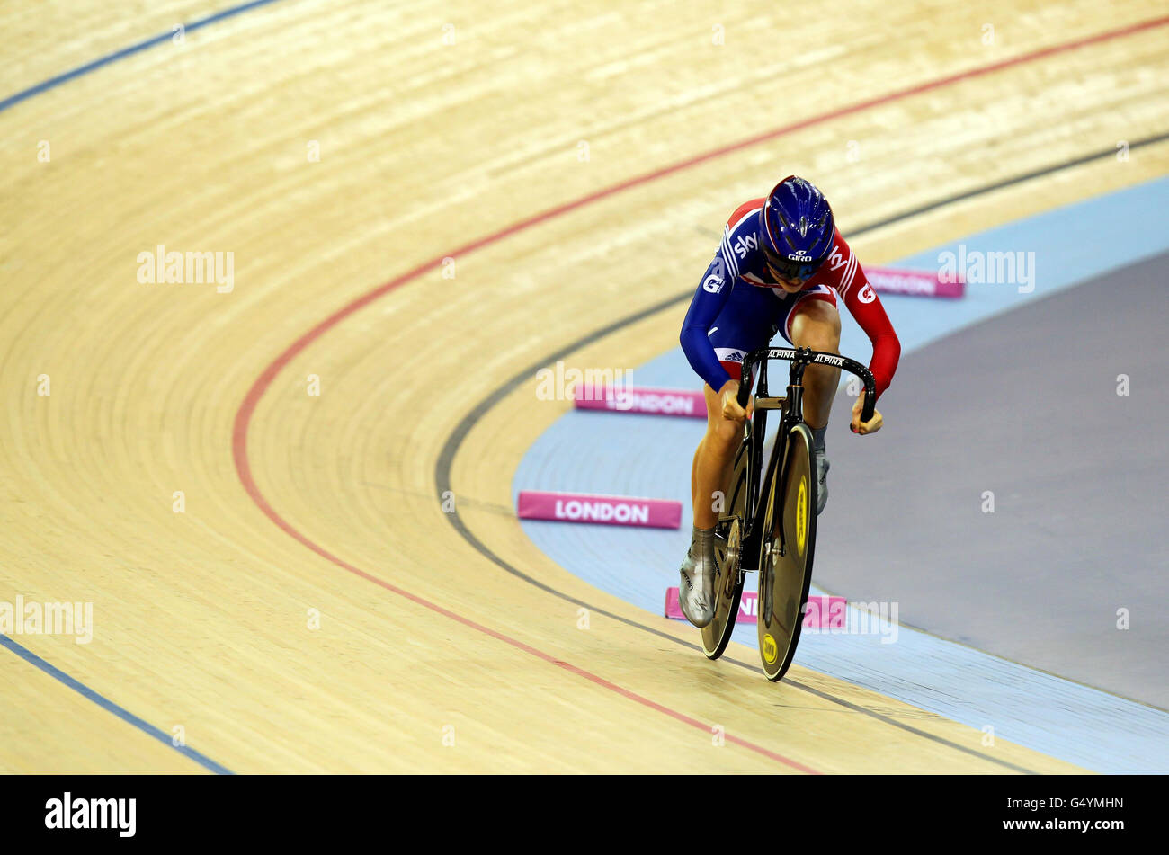 Die britische Laura Trott in der Women's Omnium Flying Lap am zweiten Tag des UCI Track Cycling World Cup im Velodrome im Olympic Park, London. Stockfoto