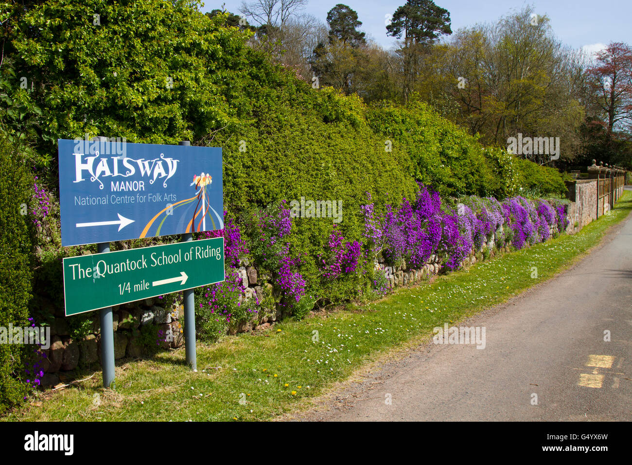 Melden Sie außen Halsway Manor, Somerset Stockfoto