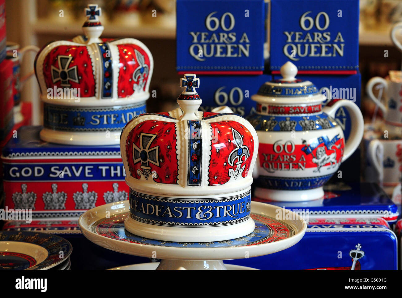 Königin Elizabeth II Diamond Jubilee Sammlung - Bridgewater Keramik - Stoke-on-Trent Stockfoto