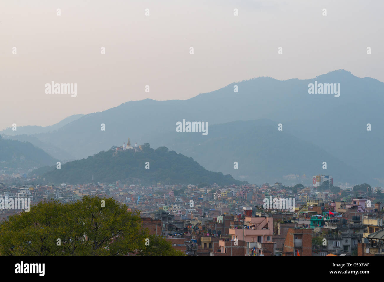 Nepal, Zentralregion, Kathmandu, Blick auf die Stadt auf den Swayambhunath von Basantapur Tower in Kathmandu Stockfoto