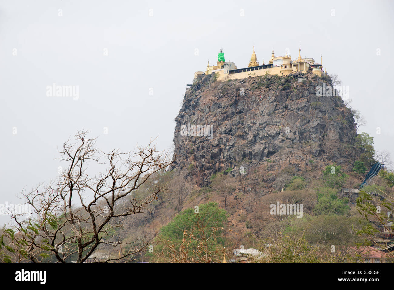 Mount Popa buddhistisches Kloster auf Taung Kalat, Mandalay Region, Myanmar Stockfoto