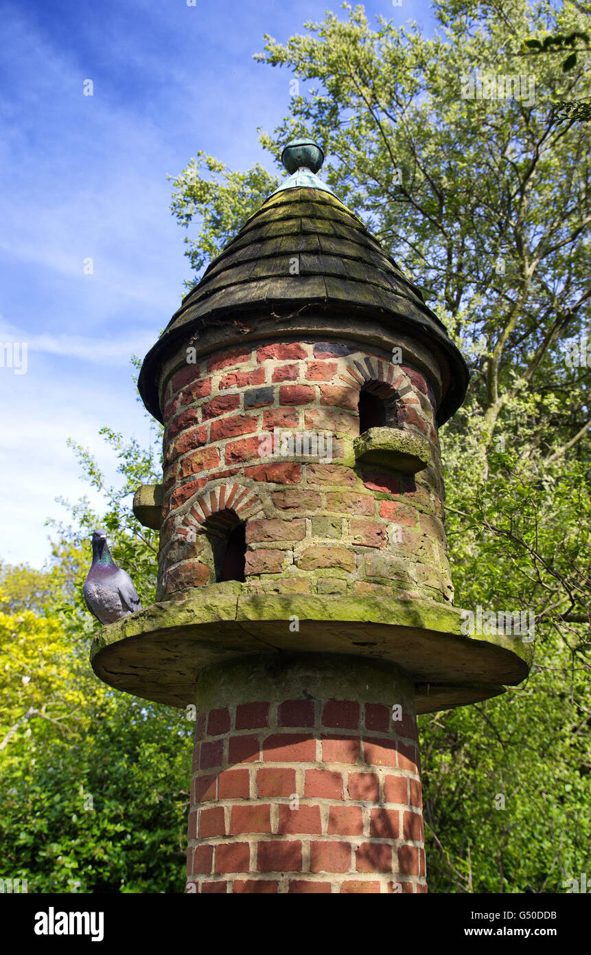 Eine charmante Vogelhaus in einem Park in Hove, East Sussex. Stockfoto