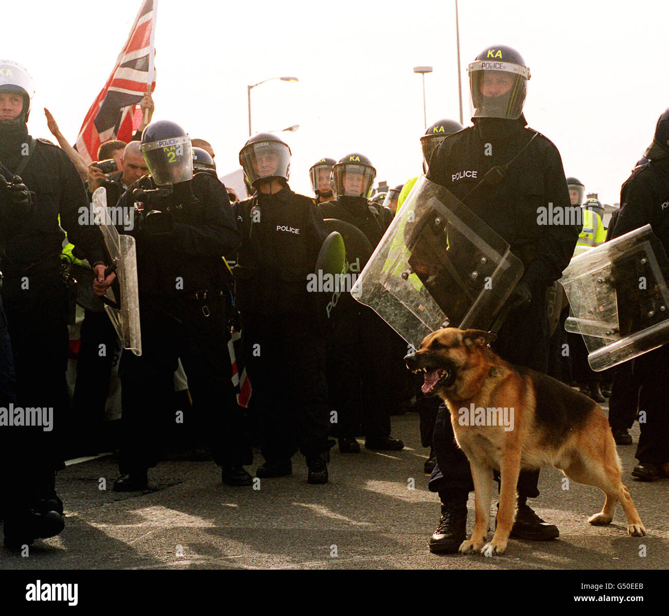 Kent NF Anti-Asyl-März Polizei Stockfoto