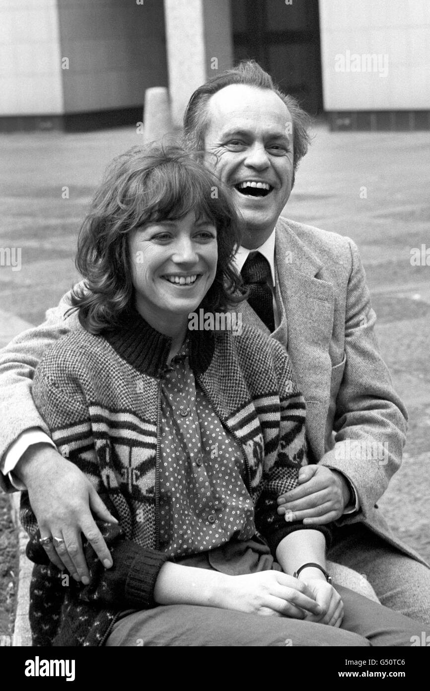Philip Madoc und Kika Markham, die die Rollen von Premierminister David Lloyd George und Frances Stevenson, der Geliebten von Lloyd George und später seiner zweiten Frau, in der BBC-Fernsehserie „The Life and Times of David Lloyd George“ spielen werden. Stockfoto