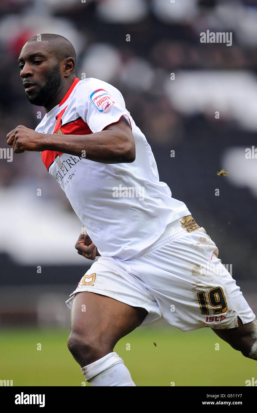 Fußball - npower Football League One - Milton Keynes Dons / Oldham Athletic - Stadion:mk. Jabo Ibehre, Milton Keynes Dons Stockfoto