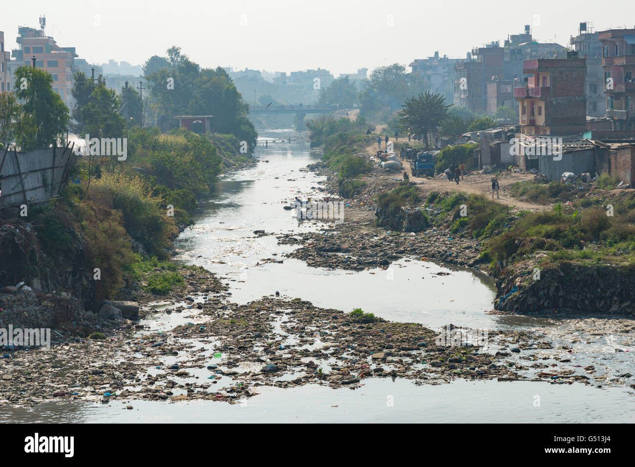 Nepal, Zentralregion, Kathmandu, Müll in den Fluss Bishnumati in Kathmandu Stockfoto