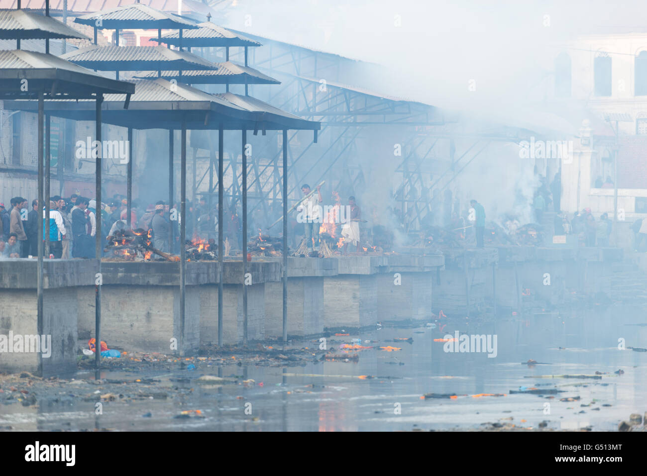 Zentralregion, Nepal, Kathmandu, auf der Hindutempel Pashupatinath zu Tode verbrannt Stockfoto