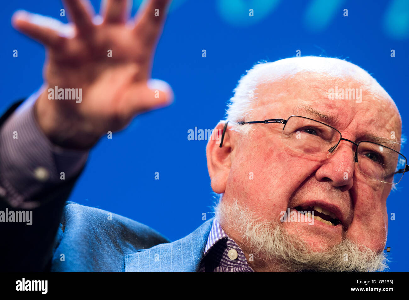 Thomas Keneally, australischer Schriftsteller, Dramatiker und Autor von Sachbüchern. Autor des Bestsellers "Schindlers Ark', den Booker Prize-Winning Roman des Jahres 1982.  Auf dem Heu-Festival der Literatur und der Künste, 30. Mai 2016 Stockfoto