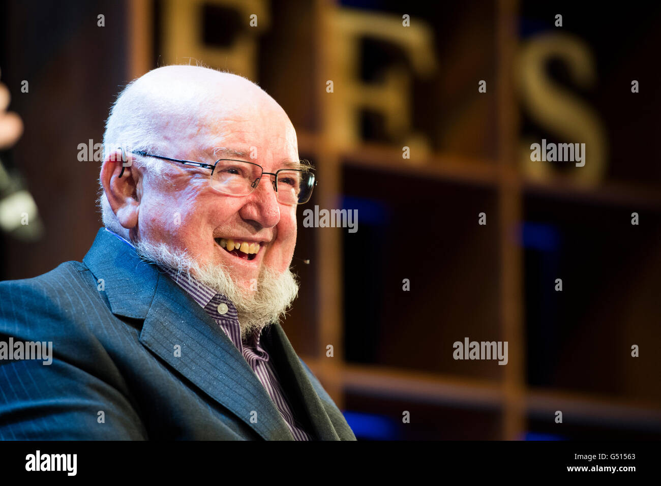 Thomas Keneally, australischer Schriftsteller, Dramatiker und Autor von Sachbüchern. Autor des Bestsellers "Schindlers Ark', den Booker Prize-Winning Roman des Jahres 1982.  Auf dem Heu-Festival der Literatur und der Künste, 30. Mai 2016 Stockfoto