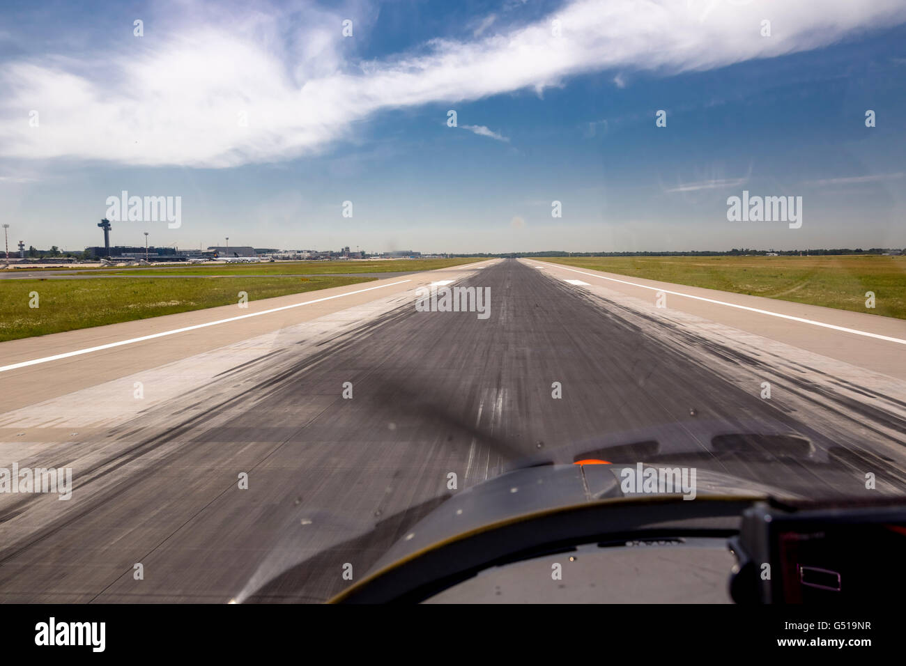 Luftaufnahme, Annäherung an den Flughafen Düsseldorf, Ansatz, auf den 23L in einem Kleinflugzeug, Düsseldorf, Rheinland, Stockfoto