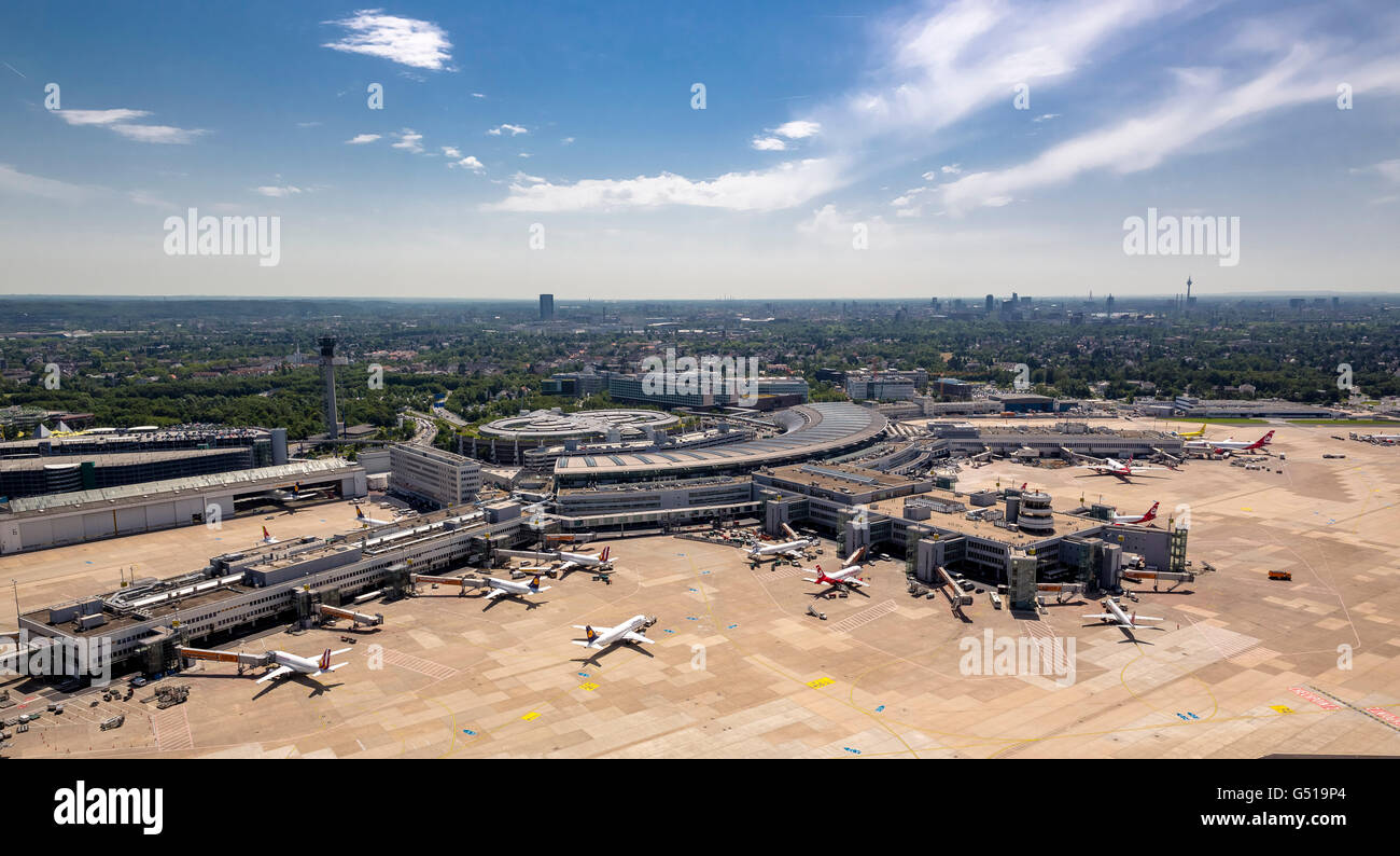 Luftaufnahme, Umgang mit Fingern Terminal Flughafen, Düsseldorf, Rheinland, Nord Rhein Westfalen, Deutschland, Europa, Luftbild, Stockfoto