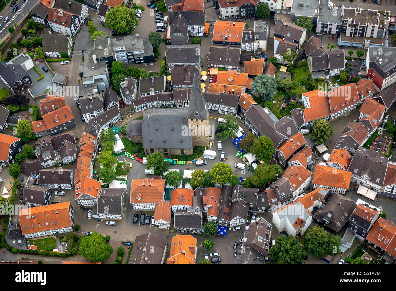 Luftaufnahme, historische Zentrum von Hattingen mit Kirchhof und St ...