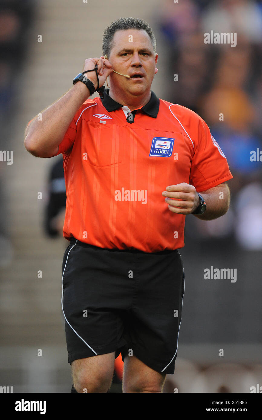 Fußball - npower Football League One - Milton Keynes Dons / Oldham Athletic - Stadion:mk. Brendan Malone, Schiedsrichter Stockfoto