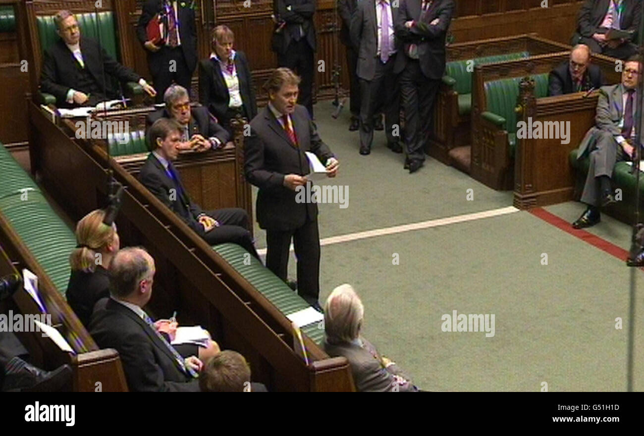 Rücktritt von Eric Joyce. Der Abgeordnete Eric Joyce gibt eine Erklärung vor dem Londoner Unterhaus ab. Stockfoto
