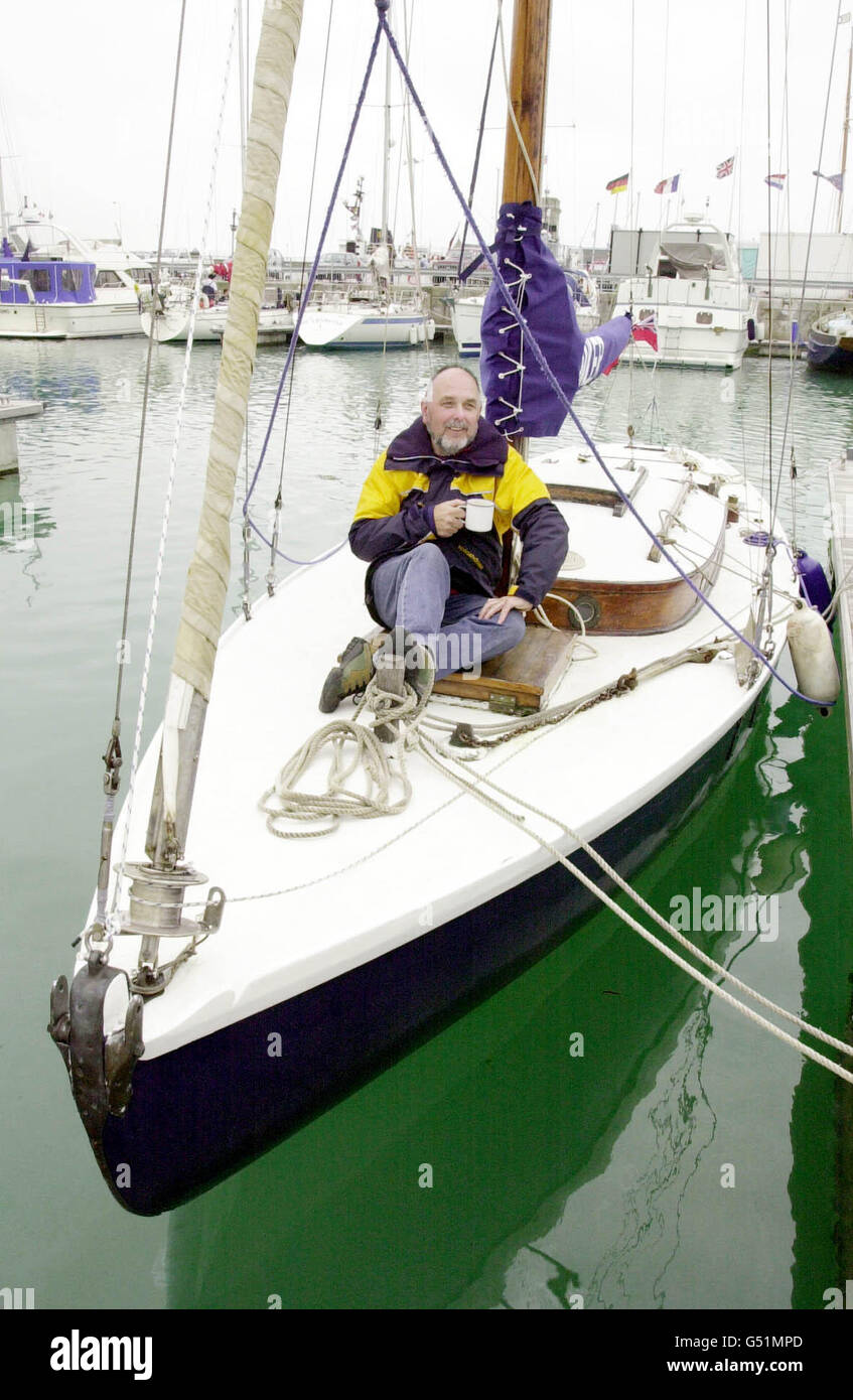 Gerry Barlow auf seinem Boot "Moonraker", eines der kleinen Schiffe von Dünkirchen, entspannt bei einer Tasse Tee. Eine Gedenkfahrt nach Dünkirchen durch Dutzende von Little Ships wurde wegen schlechten Wetters verschoben. * die Fahrt von Dover, die 58 den 60. Jahrestag der heldenhaften Evakuierung von mehr als 338,000 englischen und alliierten Soldaten aus dem französischen Hafen während des Zweiten Weltkriegs markierte, wurde 24 Stunden zurückgestellt. Stockfoto