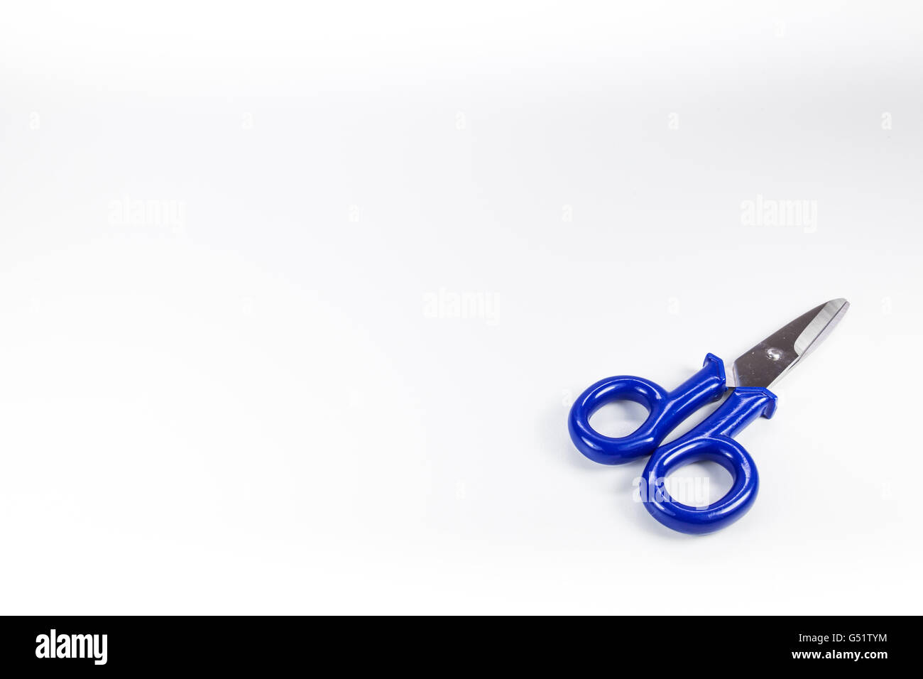 Typische elektrische verwendet Schere mit blauen Waffen Stockfoto