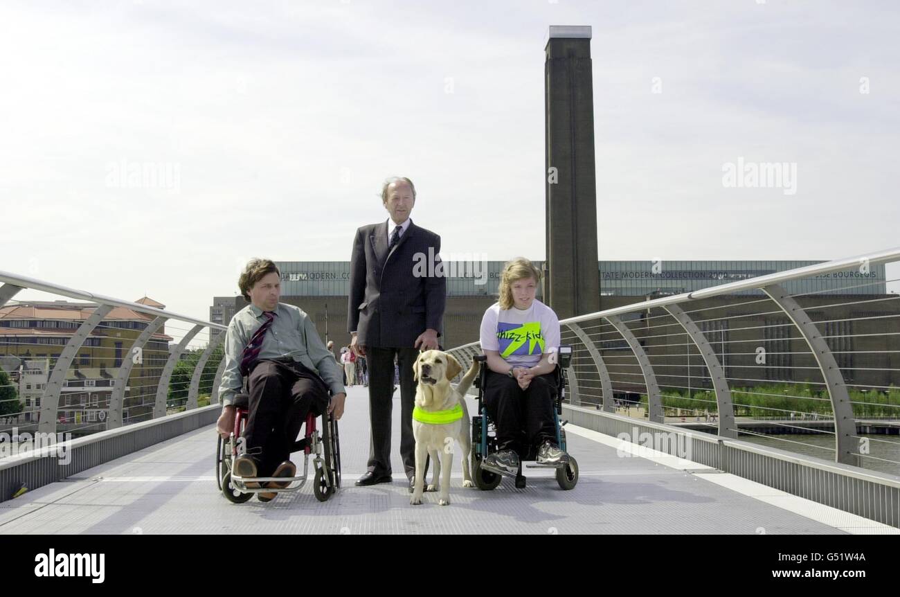 Menschen mit Behinderungen Brücke Millennium- Stockfoto