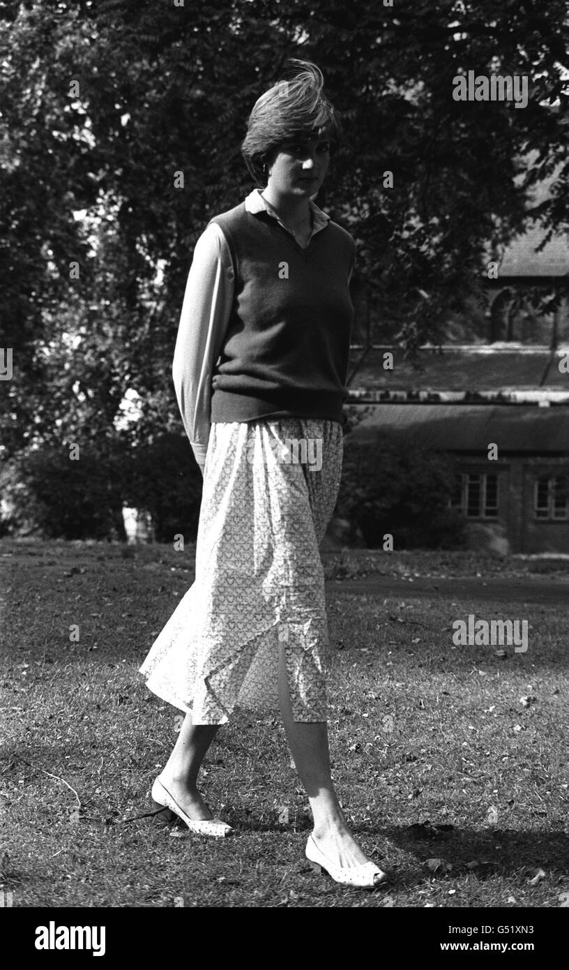 LADY DIANA SPENCER 1980: Lady Diana Spencer (später die Prinzessin von Wales), 19, die jüngste Freundin des Prinzen von Wales, fotografiert im Kindergarten am St. George's Square, Pimlico, London, wo sie als Lehrerin arbeitet. Diana ist das jüngste Kind von Earl Spencer. Stockfoto