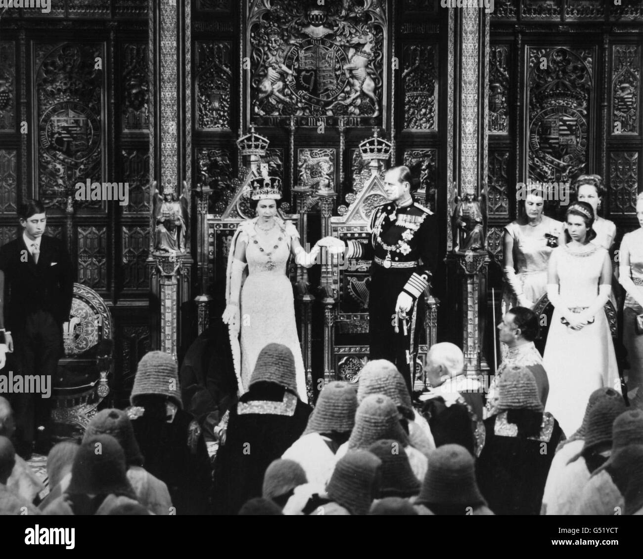 *Eingescannte Low-Res aus dem Druck, High-Res auf Anfrage erhältlich* Königin Elizabeth II. Und der Herzog von Edinburgh während der Staatseröffnung des Parlaments. Stockfoto