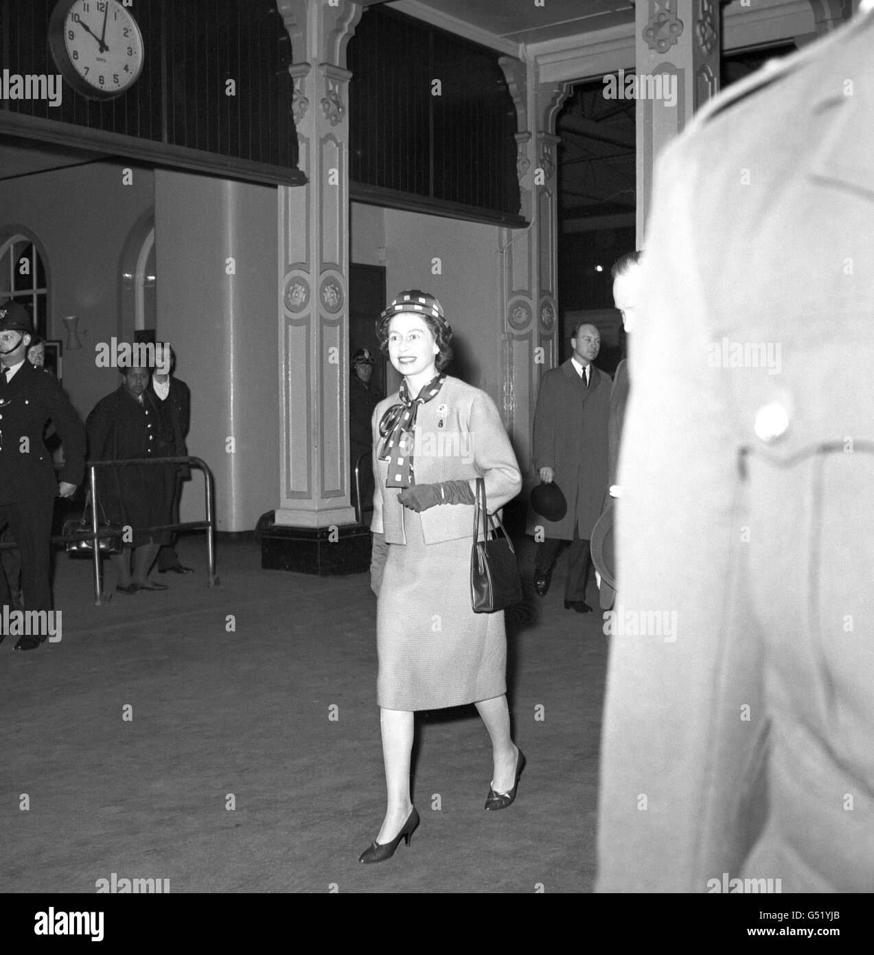Royalty - Königin Elizabeth II - Paddington Station, London Stockfoto