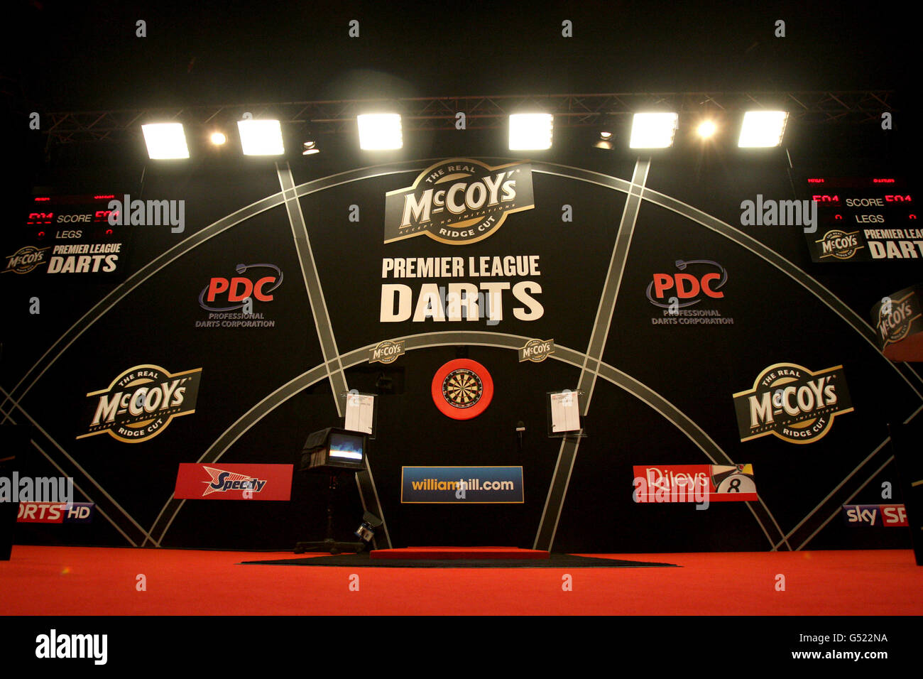 Darts - McCoys Premier League - O2 Arena. Gesamtansicht der Oche Stockfoto