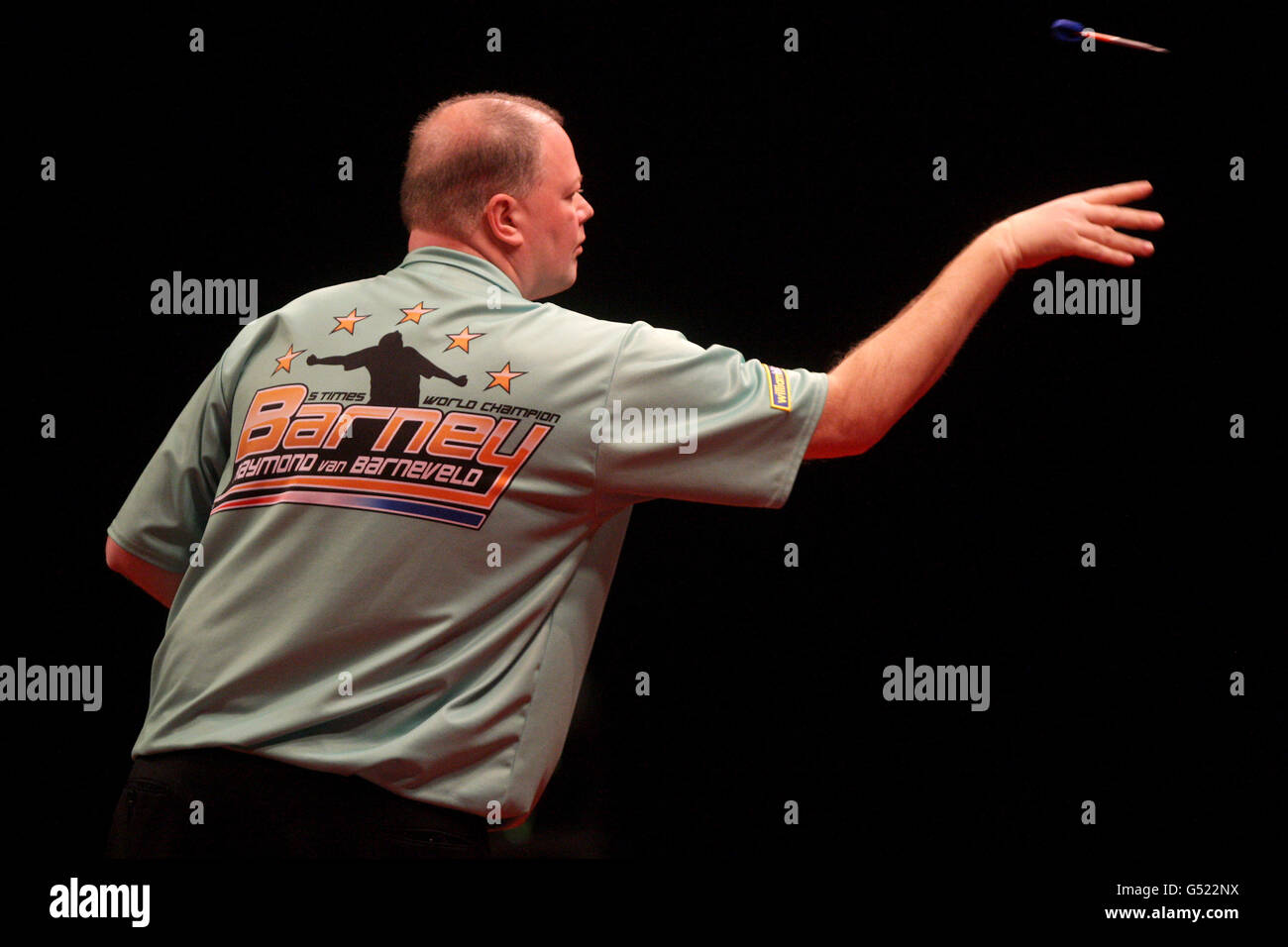 Darts - McCoys Premier League - O2 Arena. Raymond Van Barneveld in Aktion Stockfoto