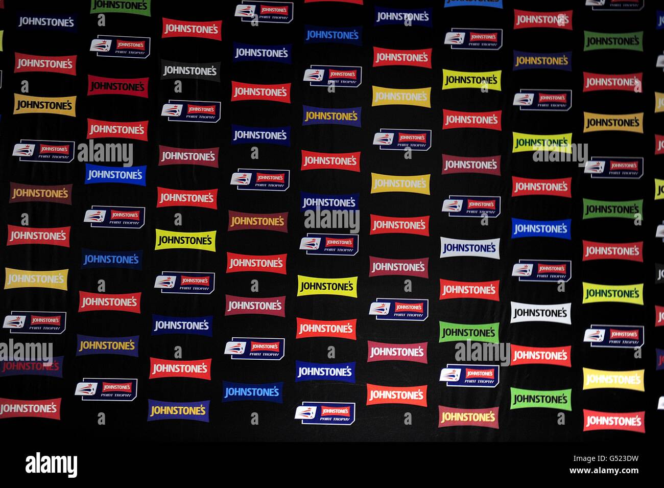 Fußball - Johnstone's Paint Trophy - Finale - Chesterfield gegen Swindon Town - Wembley Stadium. Allgemeine Ansicht von Johnstone's Paint Trophy und npower Football League Branding im Wembley Stadium Stockfoto